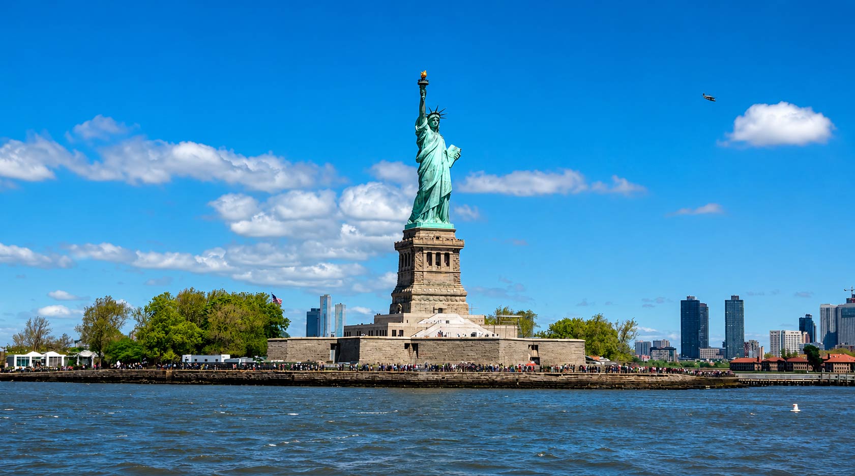 The highlight of every Brooklyn skyline cruise is the Statue of Liberty. 