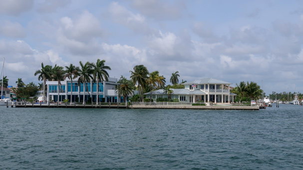 See gorgeous mansions on the Riverfront Cruise in Fort Lauderdale