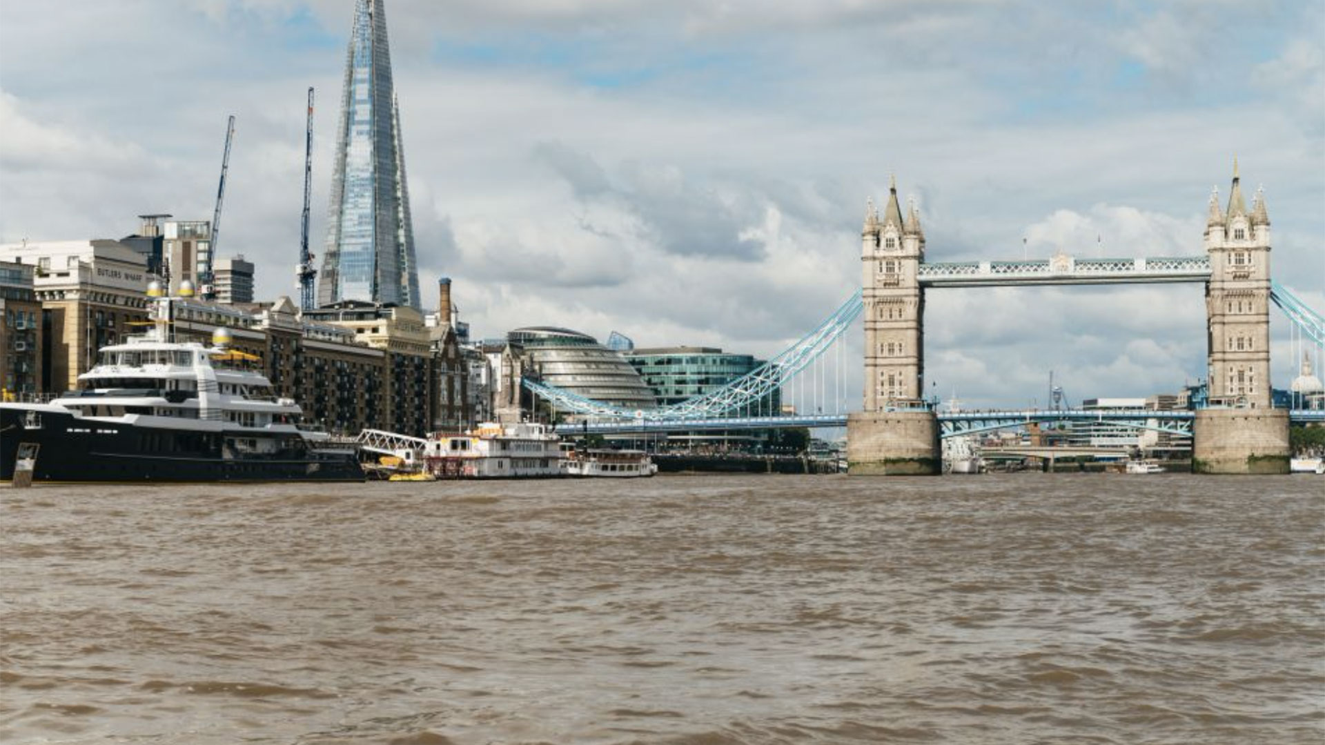 Speedboat Ride River Thames 02
