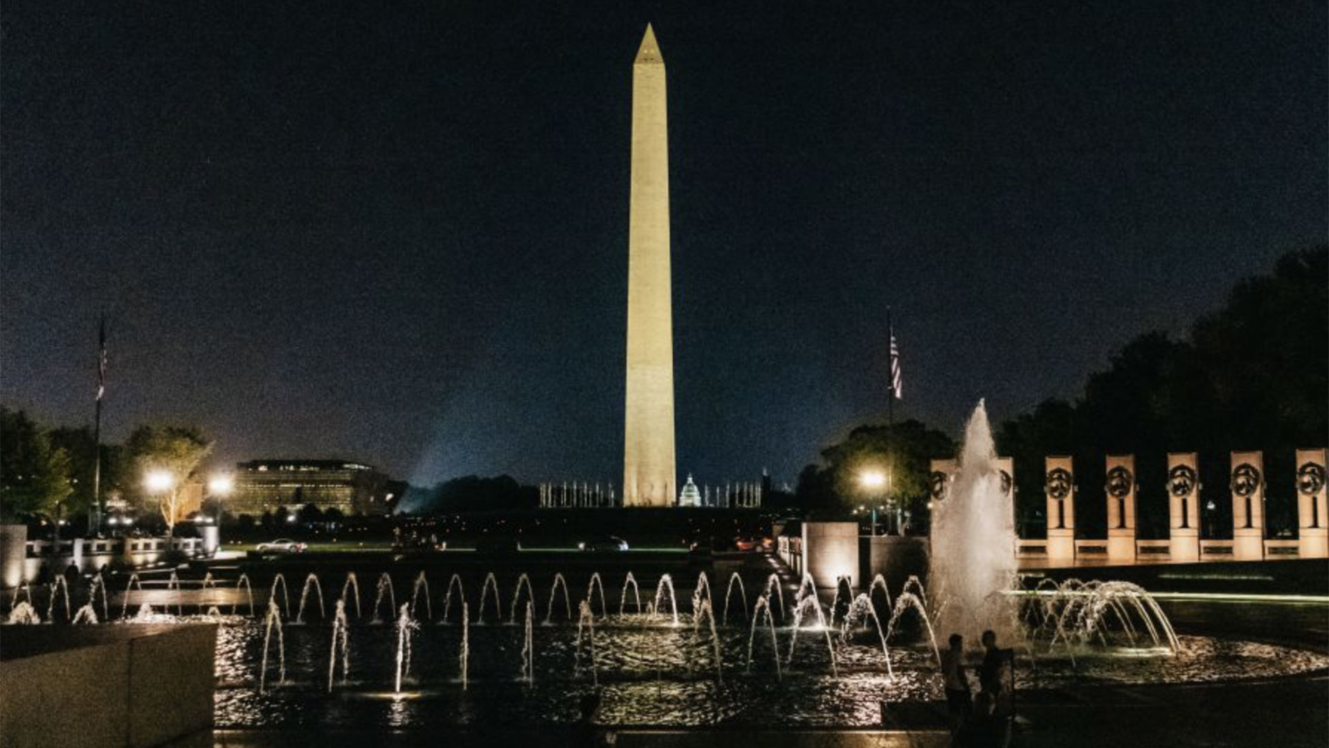 Monuments by Moonlight Nighttime Trolley Tour Washington DC 03