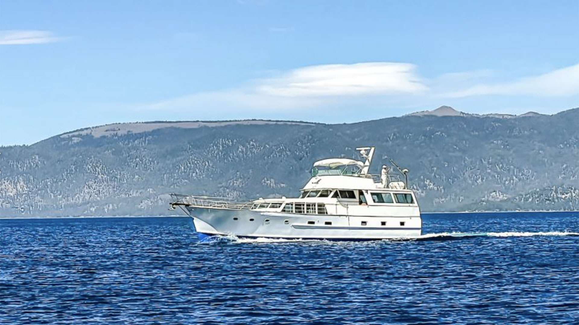 Sightseeing Cruise of Emerald Bay 01