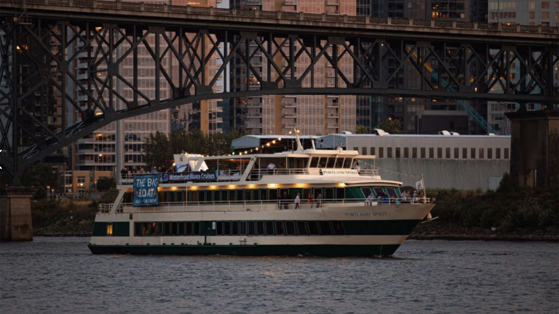 Williamette River Dinner Cruise in Portland 03