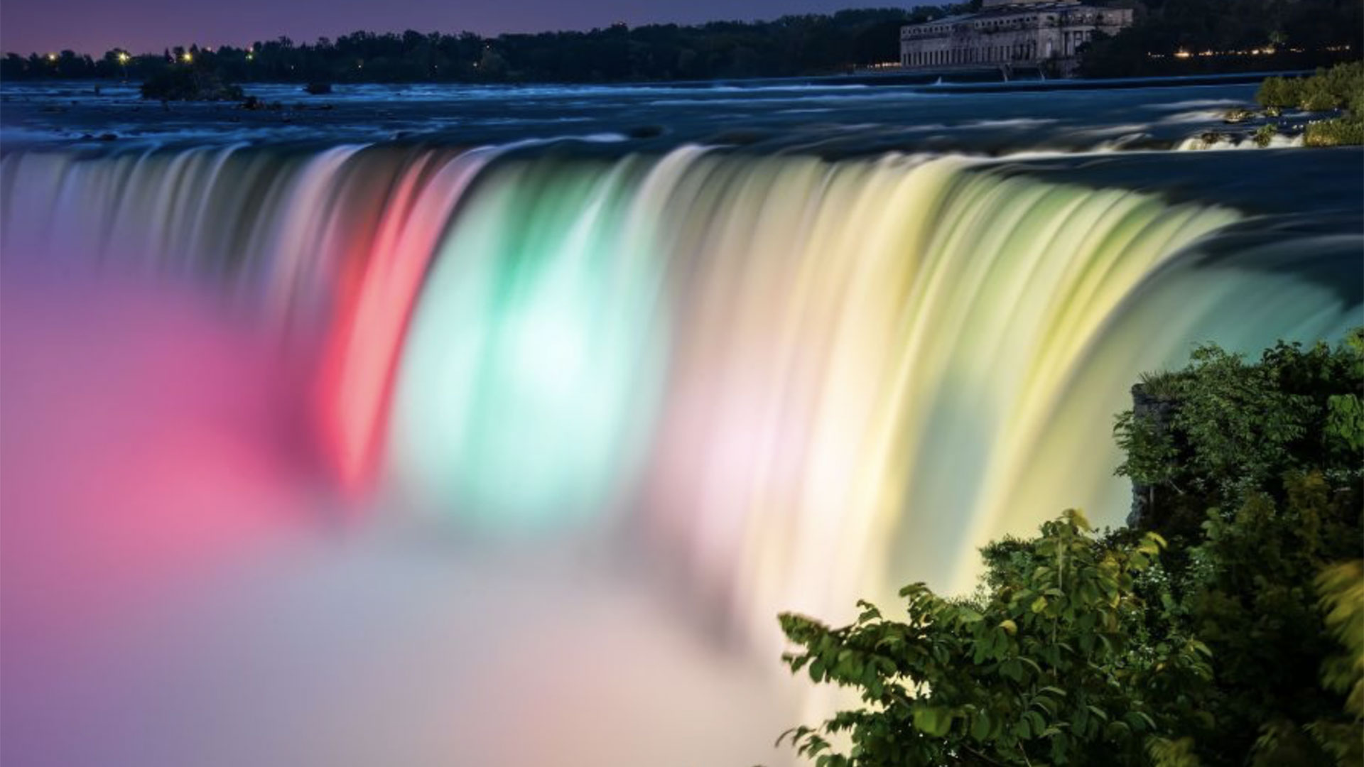 Niagara Falls Night Illumination Walking Tour 01
