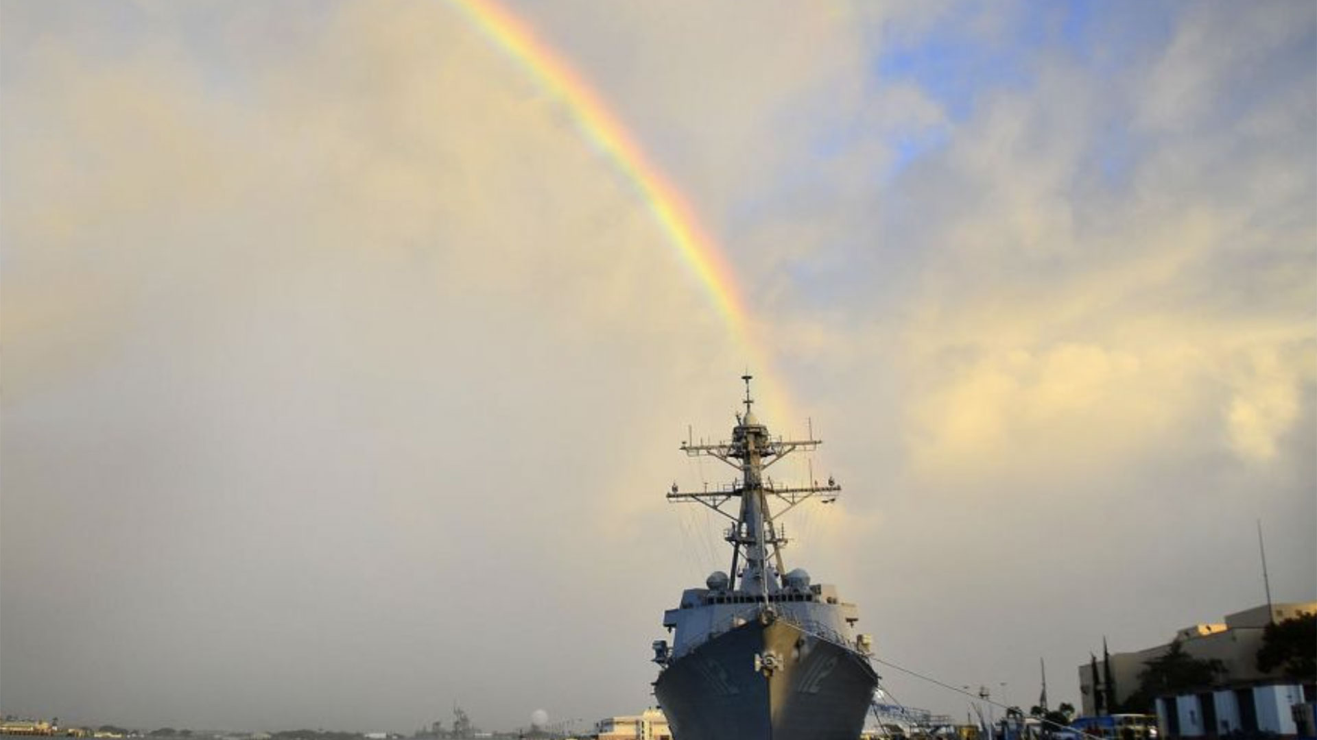 USS Arizona Memorial & Battleship Missouri in Pearl Harbor 01