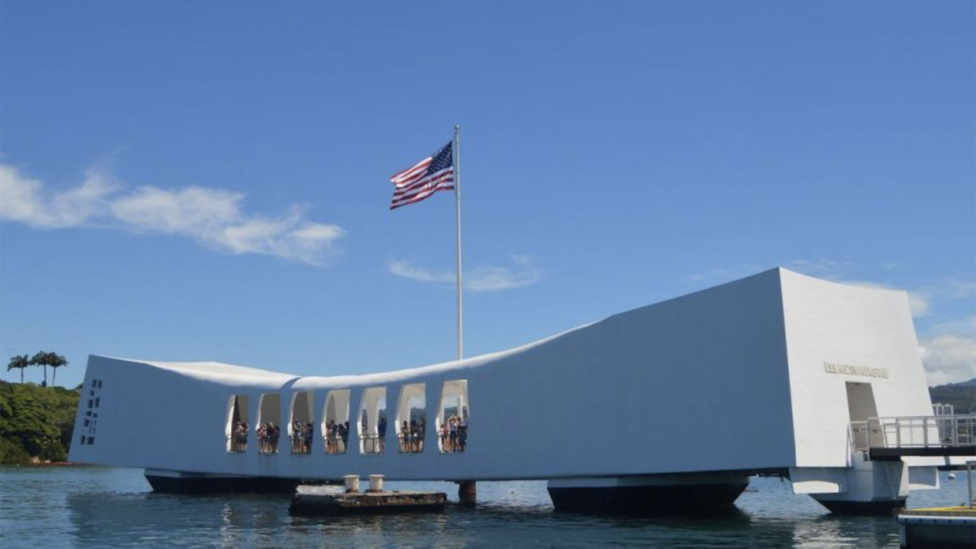 USS Arizona Memorial & Battleship Missouri in Pearl Harbor 02