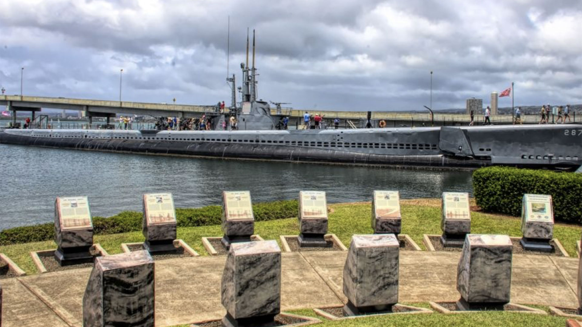 USS Arizona Memorial & Battleship Missouri in Pearl Harbor 03