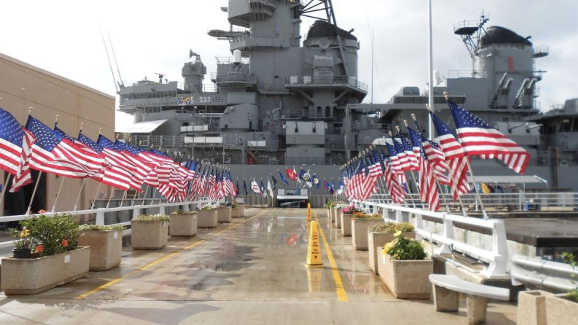 USS Arizona Memorial & Battleship Missouri in Pearl Harbor 04
