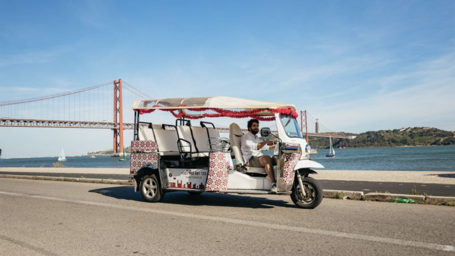Guided Tuk-Tuk Tour in Lisbon