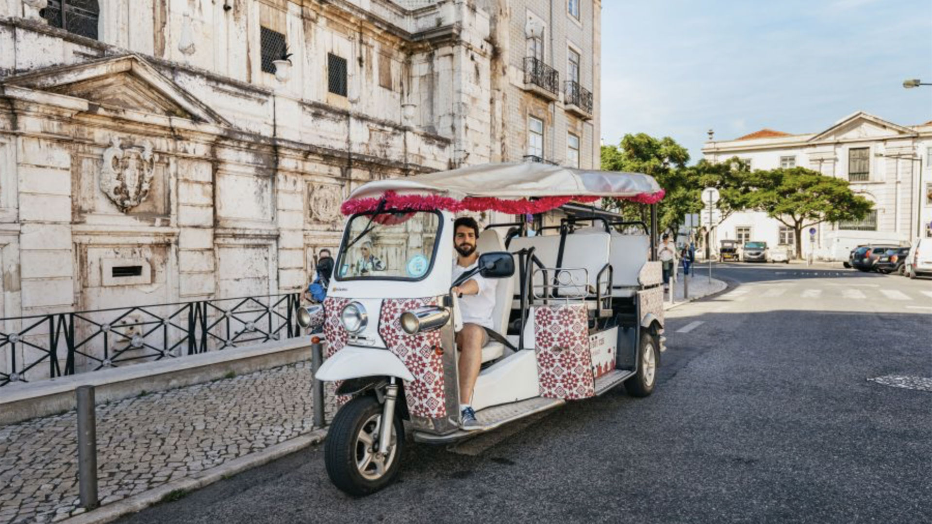 Guided Tuk-Tuk Tour in Lisbon 03